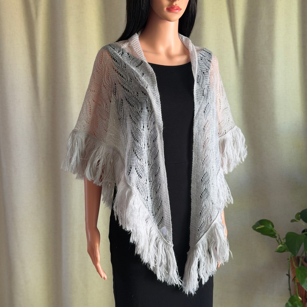 Vtg 70s Desco Gray Pointelle Knit Triangle Shawl Fringe Cottagecore Grannycore